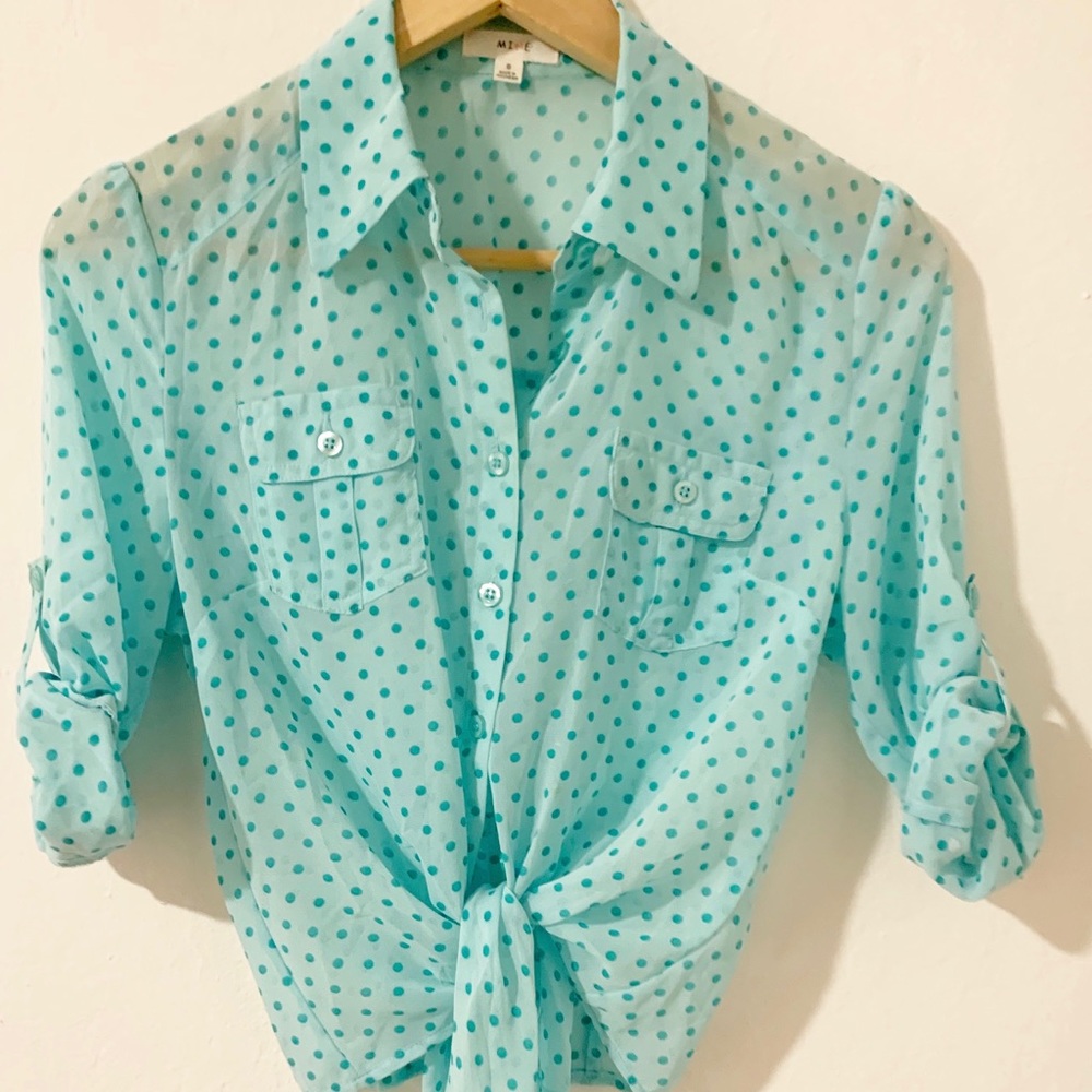 2x$10🎉Cute Bottom down shirt Size Medium